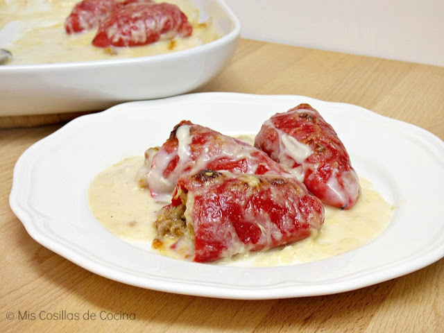 Pimientos del piquillo rellenos de carne gratinados