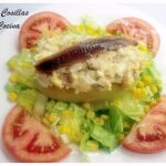 Patatas rellenas en ensalada