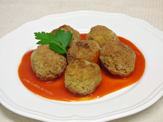 Albóndigas de soja texturizada con tomate