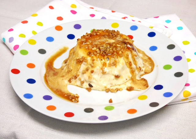 Flan helado con avellanas