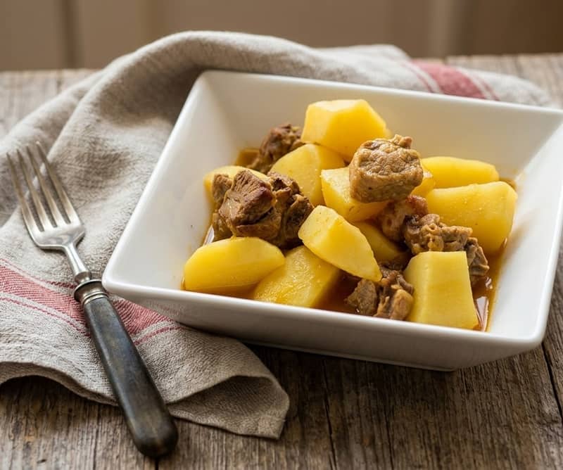Patatas guisadas con costilla patatas guisadas con costilla