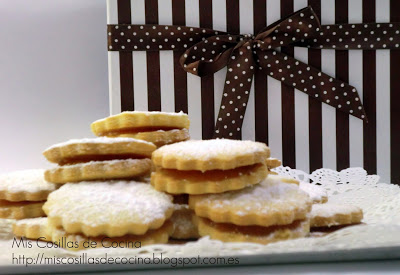 Galletas rellenas de mermelada