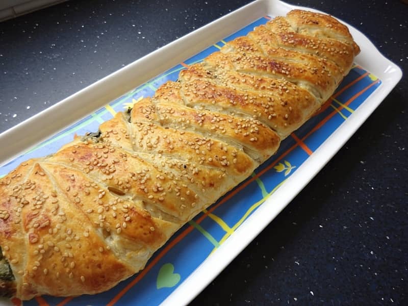 Trenza de Hojaldre con jamón espinacas y queso Trenza de Hojaldre con jamón espinacas y queso