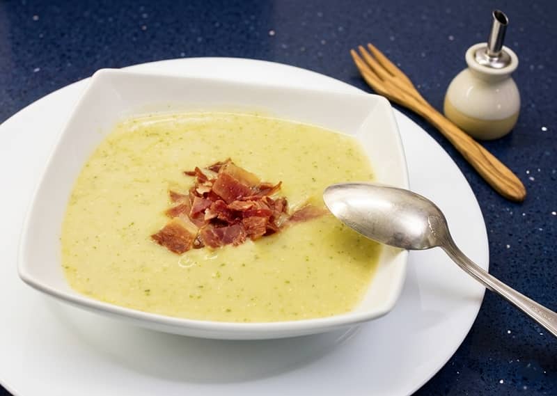 Crema de puerros y calabacín con quesitos Crema de puerros y calabacín con quesitos