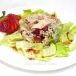 Ensalada de arroz con fruta, pollo y vinagreta de fresas