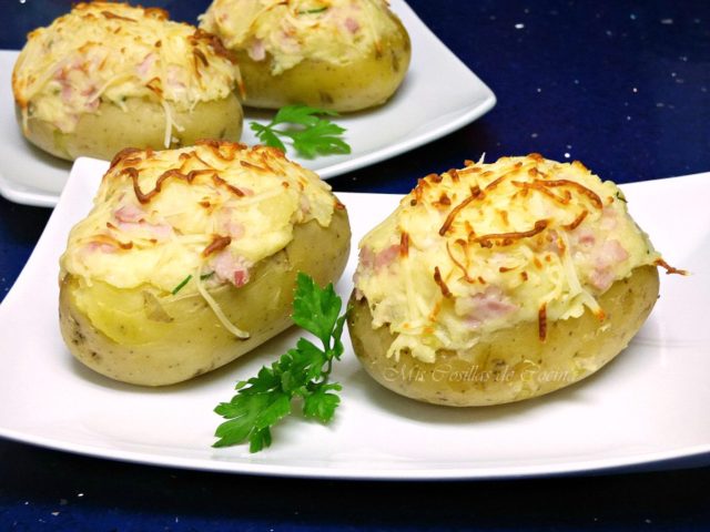 Patatas rellenas de jamón y queso