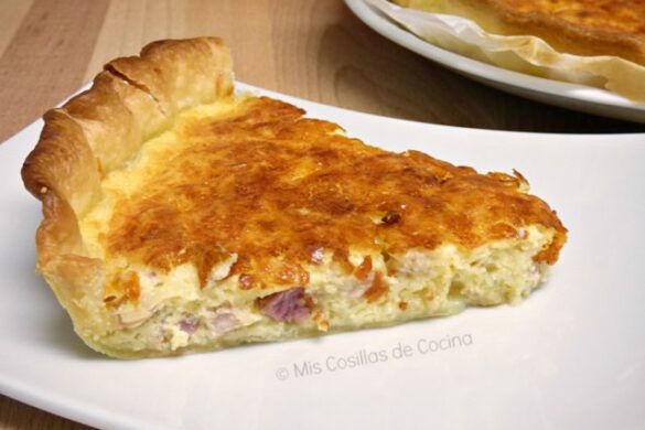 Quiche de cebolla, beicon y queso emmental