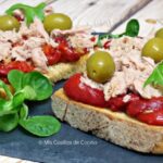 Tostadas con pimientos asados y atún