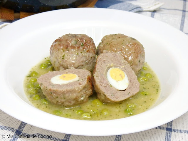 Albóndigas con sorpresa en salsa verde