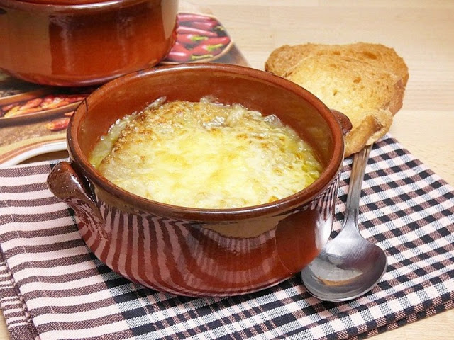 Sopa de cebolla gratinada