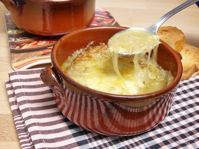 Sopa de cebolla gratinada