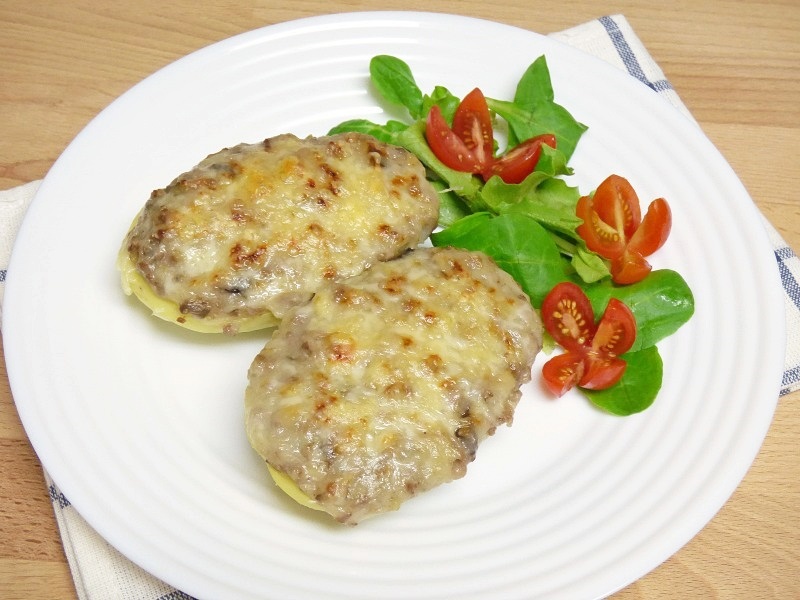 Patatas rellenas de carne y champiñones