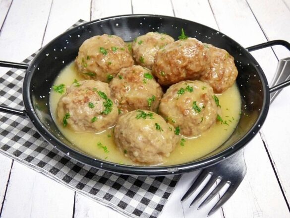 albondigas-en-salsa-cebolla