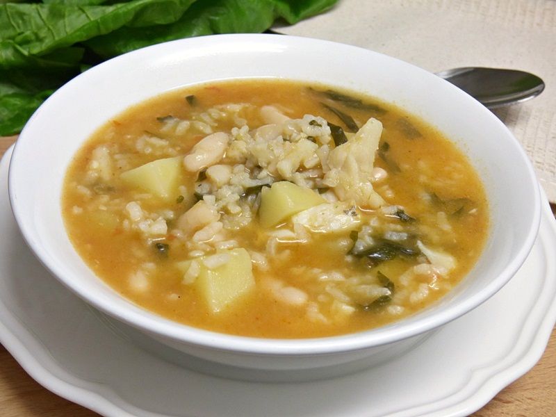 Potaje de arroz con alubias y bacalao