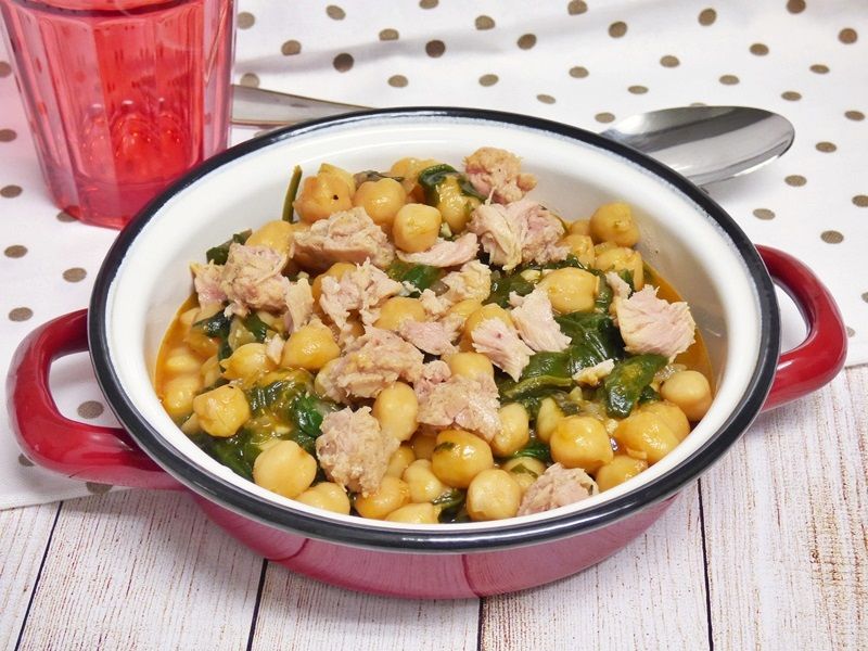 Garbanzos con espinacas y atun