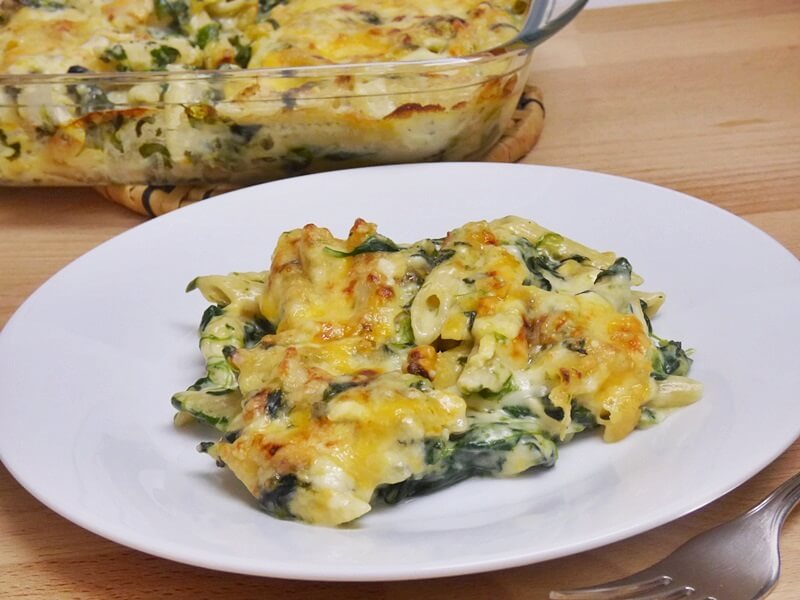 Macarrones con espinacas y queso