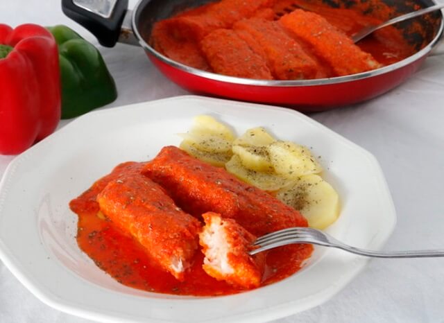 Merluza En Salsa De Pimientos Rojos