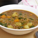 Lentejas estofadas con verduras y espinacas