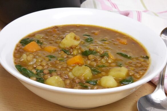 Lentejas estofadas con verduras y espinacas