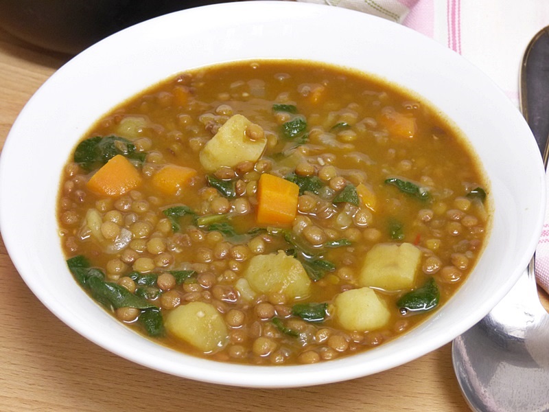 Lentejas estofadas con verduras y espinacas