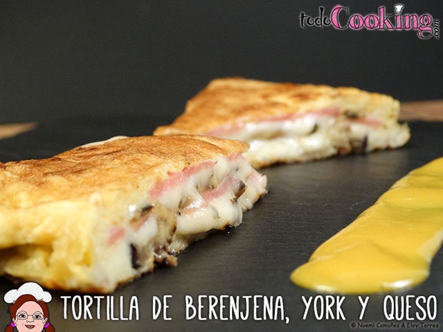 Tortilla de berenjena, jamón de york y queso