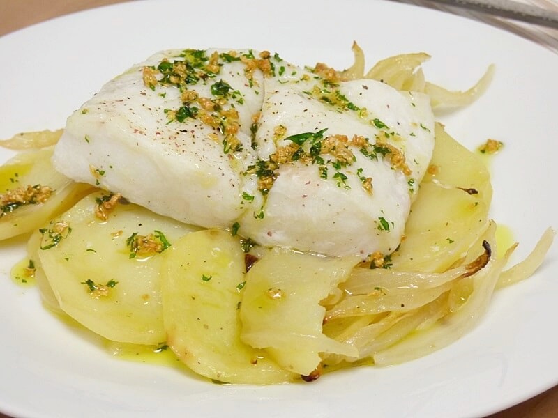 Merluza al horno con patatas