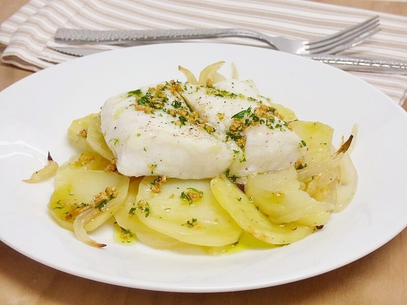 Merluza al horno con patatas