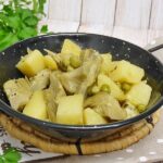 Alcachofas y patatas guisadas