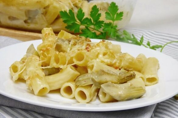 Tortiglioni con alcachofas y queso