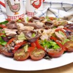 Ensalada de bonito con vinagreta de anchoas