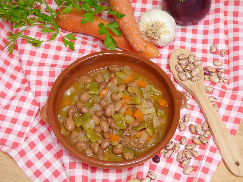 Alubias pintas con verduras