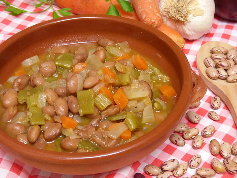 Alubias pintas con verduras