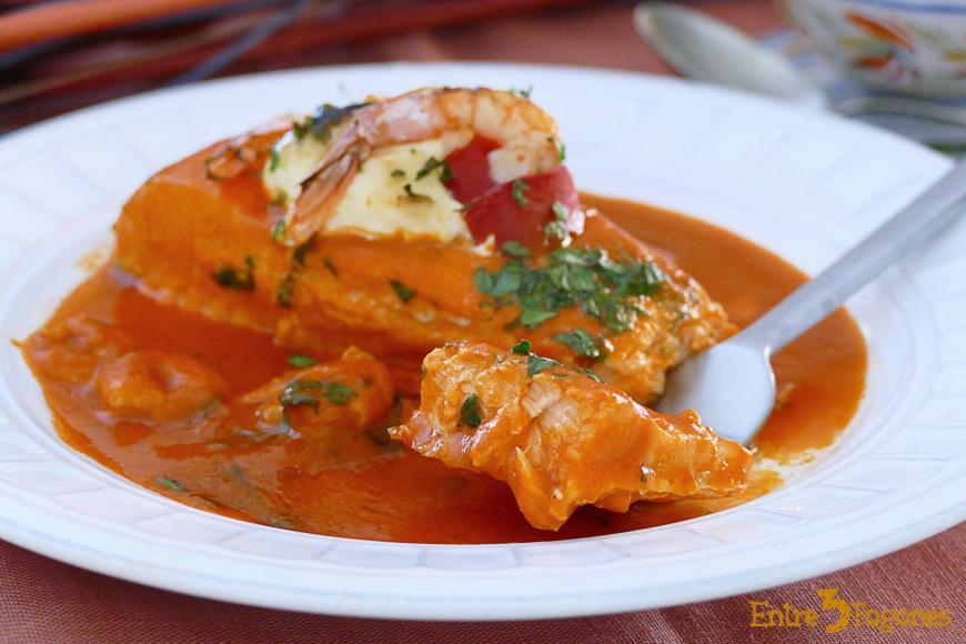 Lomos de Salmón al Horno en Salsa de Pimientos del Piquillo