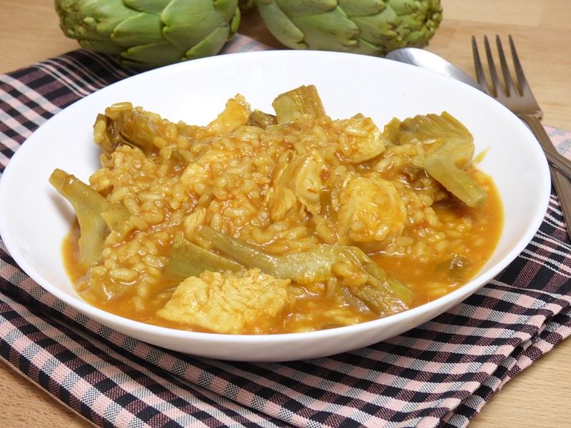 Arroz meloso con pollo y alcachofas