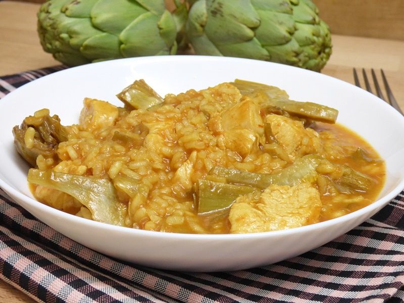 Arroz meloso con pollo y alcachofas