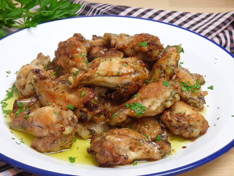 Alitas de pollo al ajillo al horno