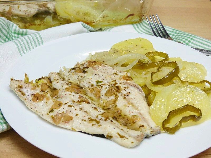 Lubina con patatas al horno