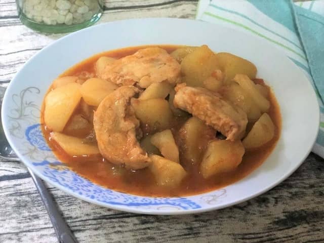 Guisos fáciles y económicos Guiso de patatas con pescado