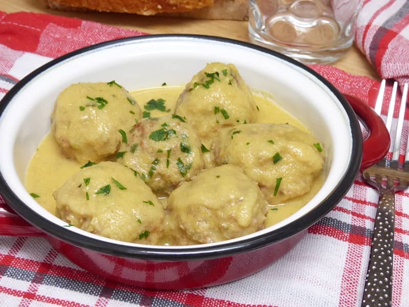 Albóndigas en salsa de almendras