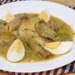 Bacalao en salsa con alcachofas y guisantes