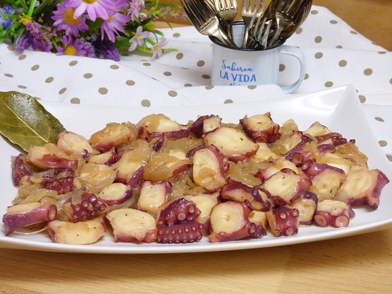 Pulpo encebollado