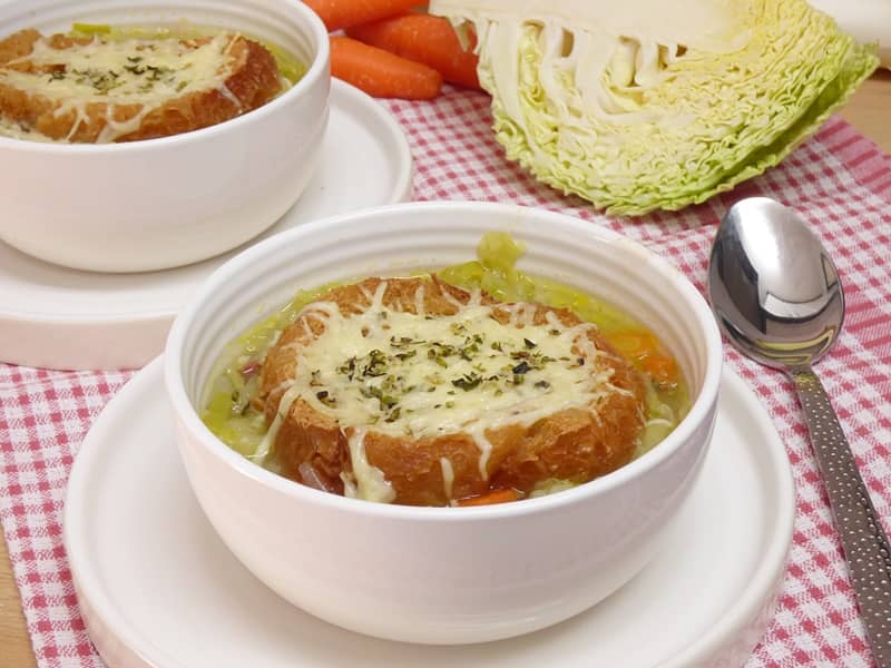 sopa de verduras con jamón