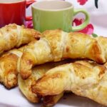 Croissants de hojaldre rellenos de turrón