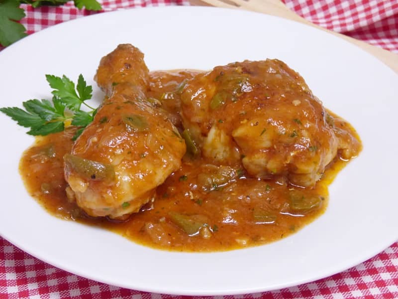 Pollo en salsa de tomate