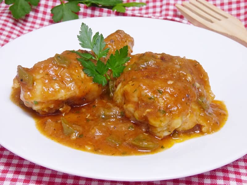 Pollo en salsa de tomate