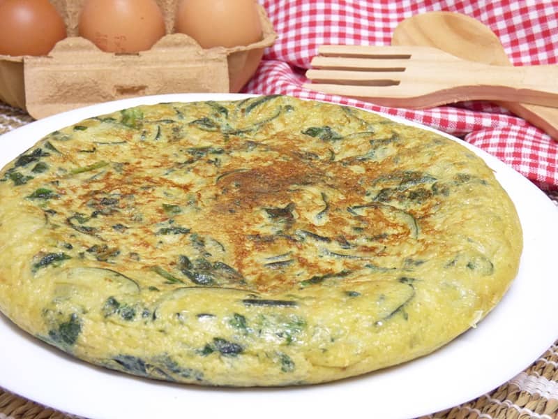 Tortilla de cebolla calabacín y espinacas