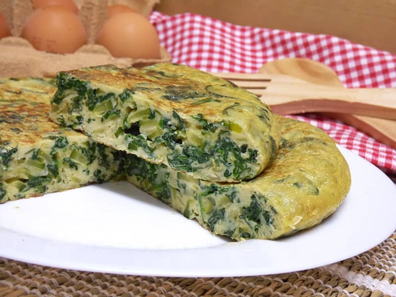 Tortilla de cebolla calabacín y espinacas