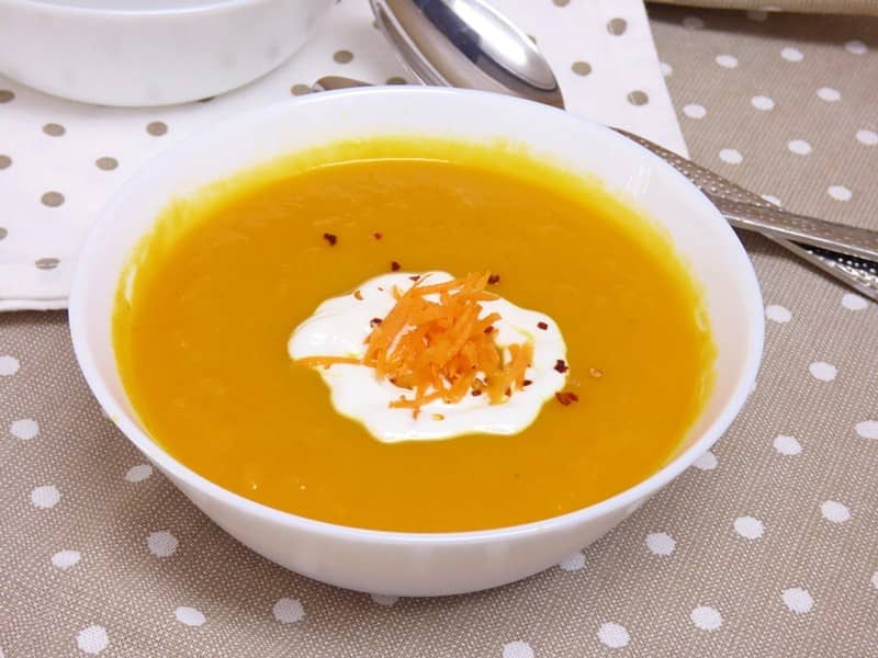 Crema de calabaza y boniato al curry con zanahoria