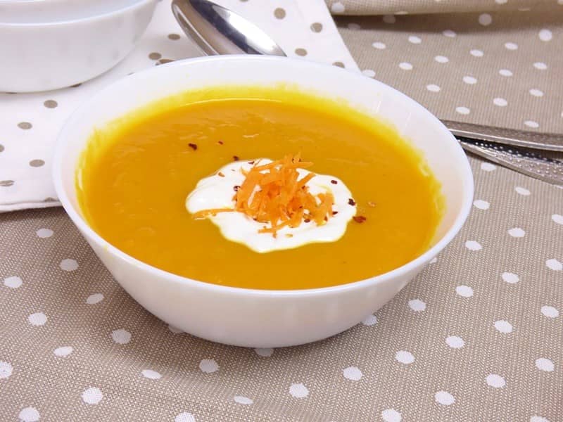 Crema de calabaza y boniato al curry con zanahoria