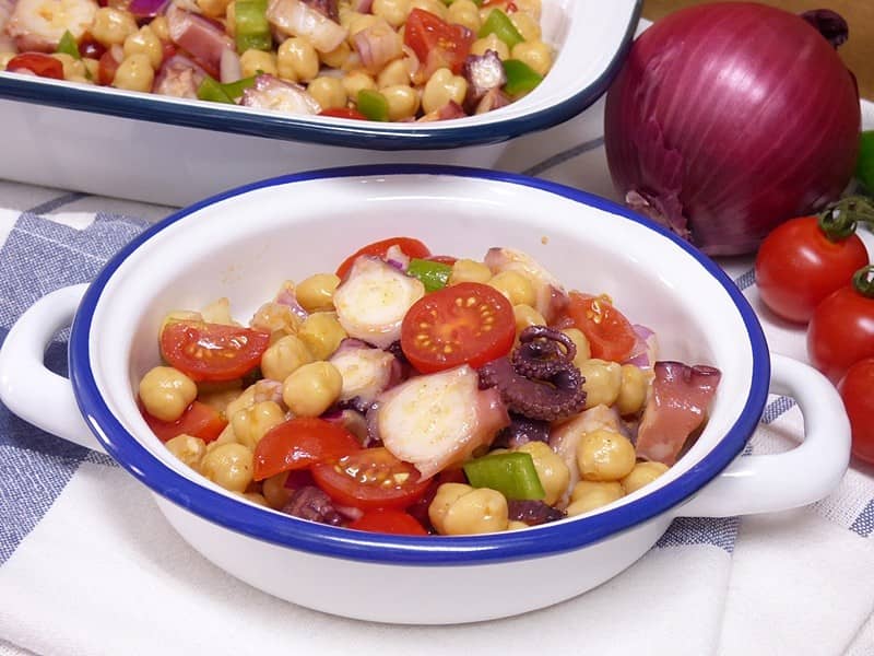 Ensalada de garbanzos con pulpo Mis Cosillas de Cocina